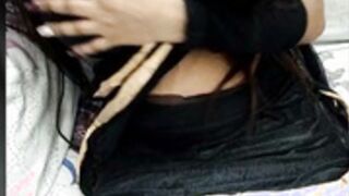 Hot bhabhi nips out bra 2