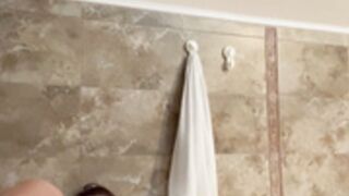 Jen Sanders Taking bath