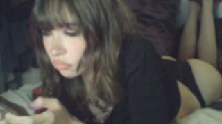 sendforesme lets her ass peak out for us