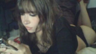 sendforesme lets her ass peak out for us