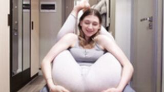 jackp0t__ presents her pussy
