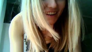 blondy tinny big clit open part.01