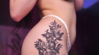 hotskinnyx/ hotbustybabex showing big saggy boobs