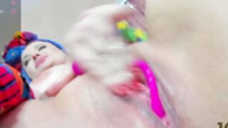 Miss_Elena squirts on the cam