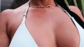 FloraBella- Masturbation Outside