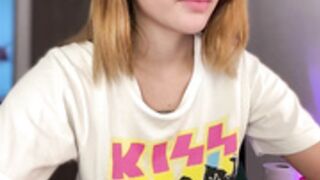 Your_Honeey-sc-2025-02-01 4