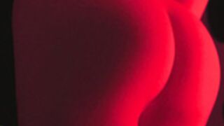 Taanni dancing naked