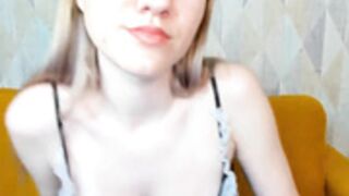 mariel-brown hairy pussy dildo play