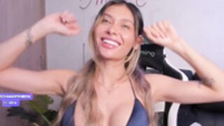 Abril_w18 - 2024-11-17 2 Hour Show In Blue Bikini