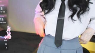 Mo_na sits on your face short vid