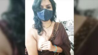 indian bhabi boobs out-2