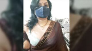 Indian bhabi boobs out