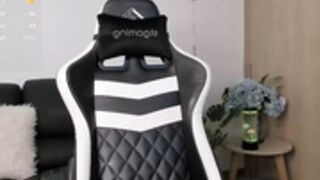 Abril_w18 - 2024-09-15 Solo in white t-shirt