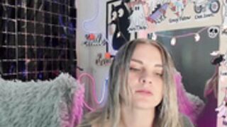 VIDEO BROKEN - Nika_Kitten - Chat Room - MyFreeCams
