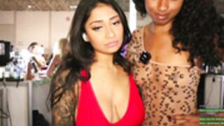 jada_valentine and sweetkarmababy make out