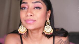 Sweetkarmababy masturbates