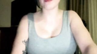 Lillysinxx american MFC model in her first streams