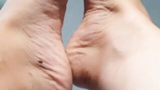 Kathyspice Close-up feet tease