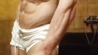 Branka flexes