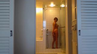 Anaariana - shower