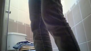 Espiando a la hermana  Mary