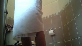 Espiando a la hermana  Mary