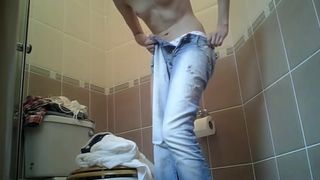 Espiando a la hermana  Mary