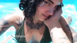 Mally Lune Pool fucking