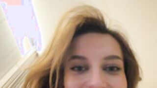 angel_ari drinking her squirt