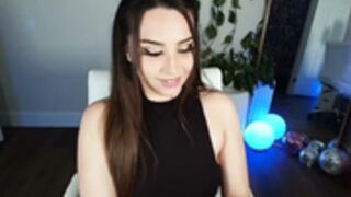 BrittaniJade showing off her ass 2