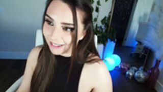 BrittaniJade showing off her ass 1