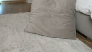 Ella_Twinkle fingers and inserts domi in her rear