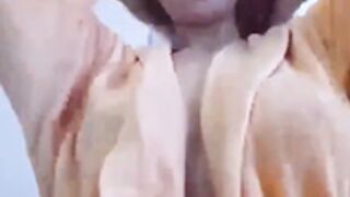 xxxawesomeart spanks make her horny