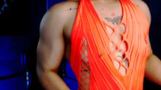 Alice bodybuilder flexing