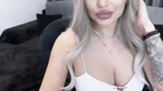 Lovelyblondexxx hot smoking show