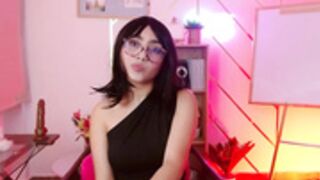 dakota_bonnet rides dildo with clothes on