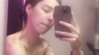 Lexie Peterss (Sexy Lexie) bathroom