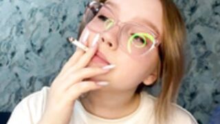 Eva_kitten smoking