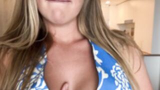Elle Knox masturbating 11