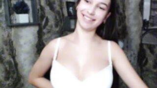 Karolinarosse_ shows her amazing tits