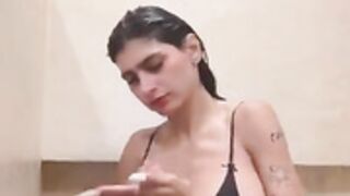 Mia Khalifa NUDE Shower PPV Armpit shaving show!