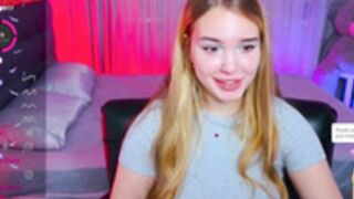 Chubby girl sweaty armpits lick