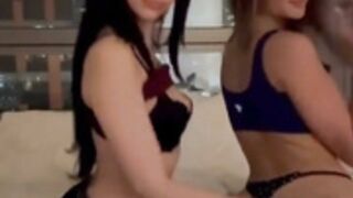 avaowenss private show whit a friend