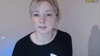 laramilly - pussy fingering&tit flashing