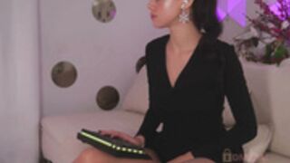 taanni_bc fingering herself