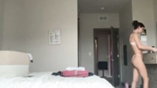 Chloecookk Show's tits & see through pa