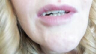 angelica_marquise playing with his wet pussy and squirt