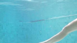 _bamby_baby_ underwater body tour