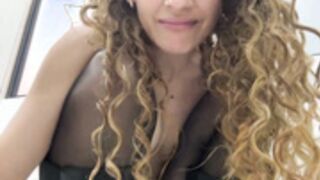 Alana15 play with vibrator