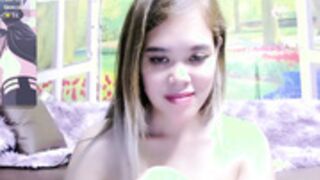 kelly_baby2005 Opens her Pussy